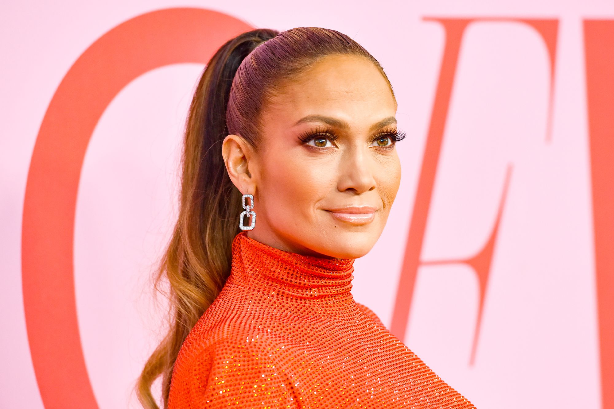 So hat die Maniküristin von J.Lo ihre „milchigen“ Hochzeitsnägel kreiert