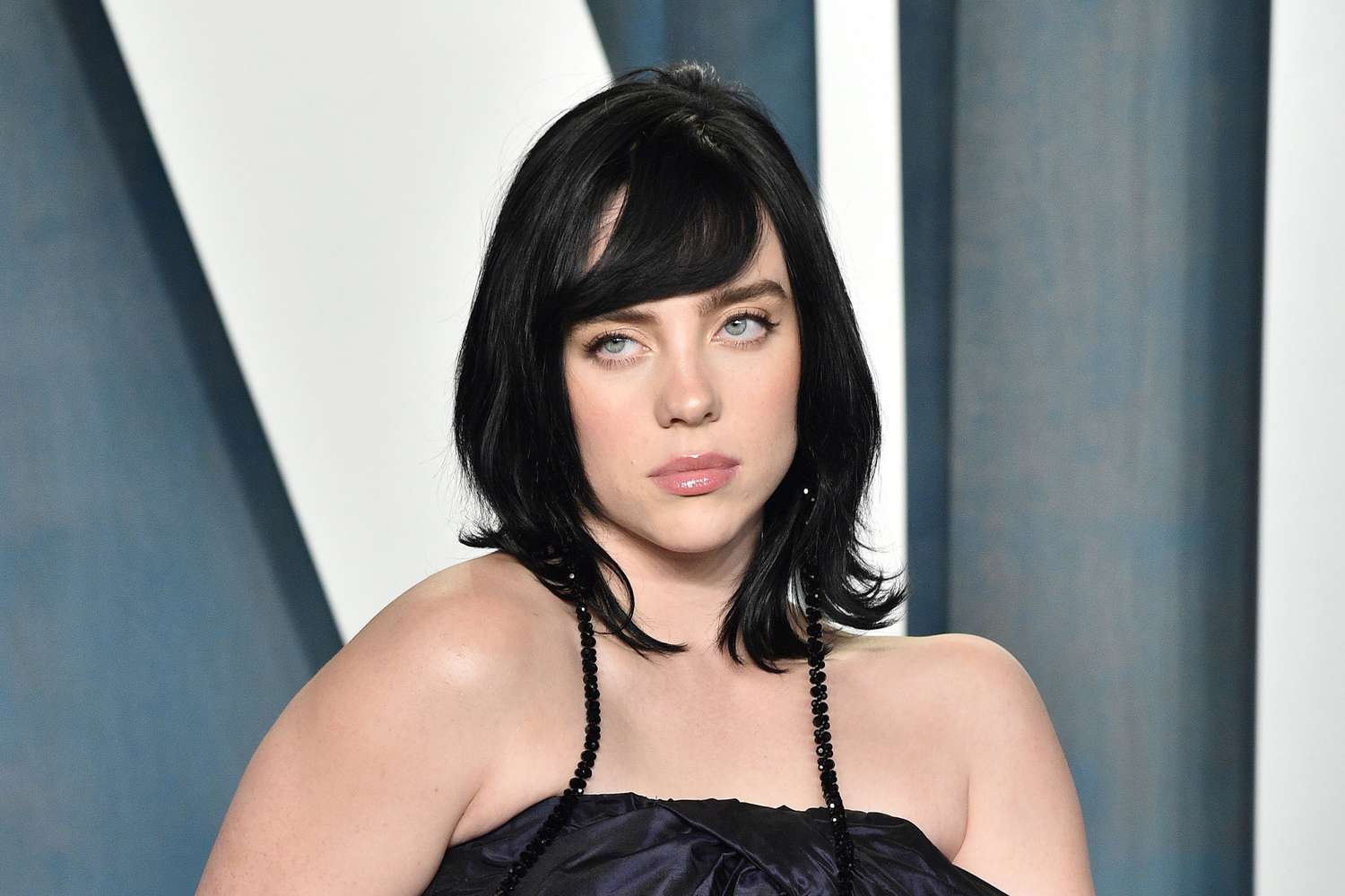 Billie Eilish hat Hypermobilität – hier ist, was das ist